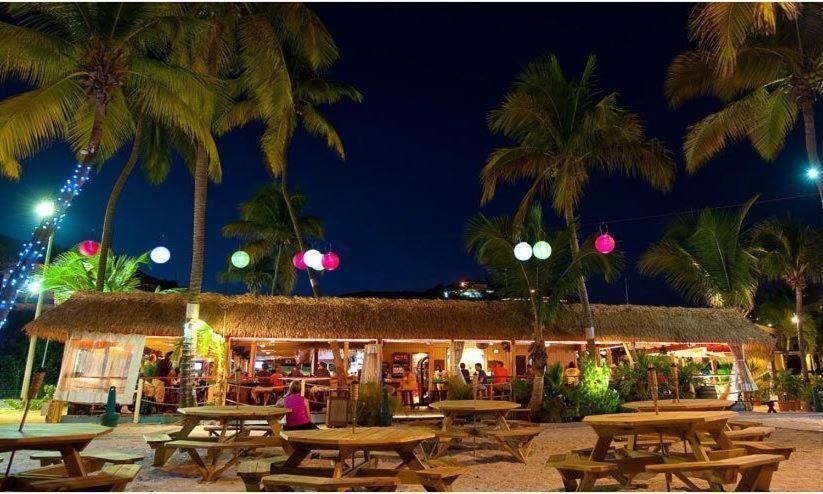 โบลองโก เบย์ บีช รีสอร์ต Hotel Bolongo ภายนอก รูปภาพ